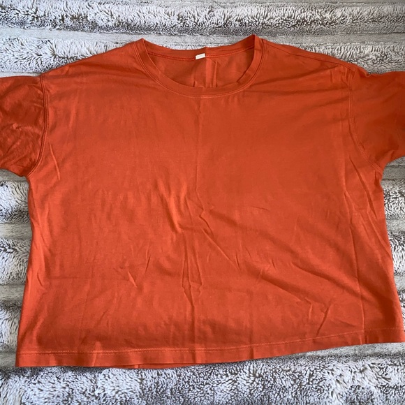 Lululemon Cates Tee - Picture 2 of 6